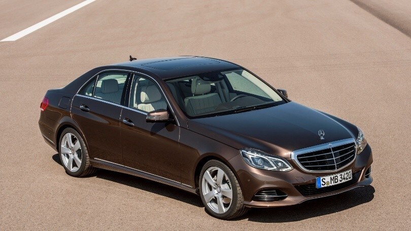 Porta la Mercedes da 15mila euro per cambiare le batterie, gli chiedono 20.000 euro!