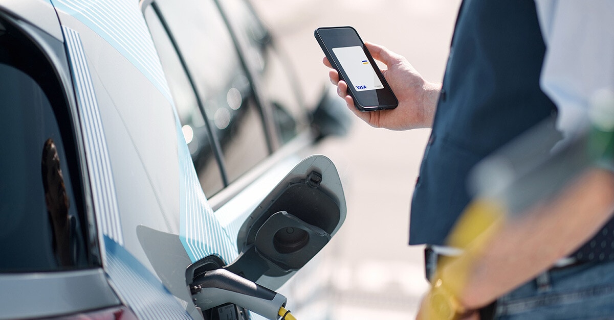 Auto elettriche, Visa reclama uno standard accessibile per il pagamento della ricarica
