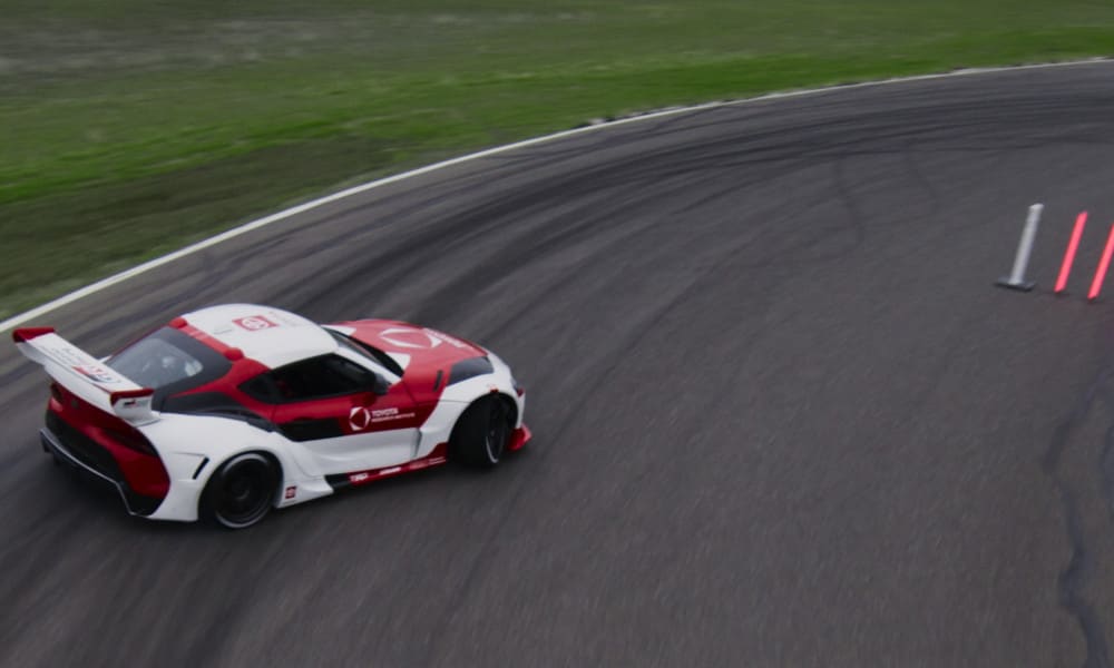 La prima auto a guida autonoma che drifta è una Toyota Supra