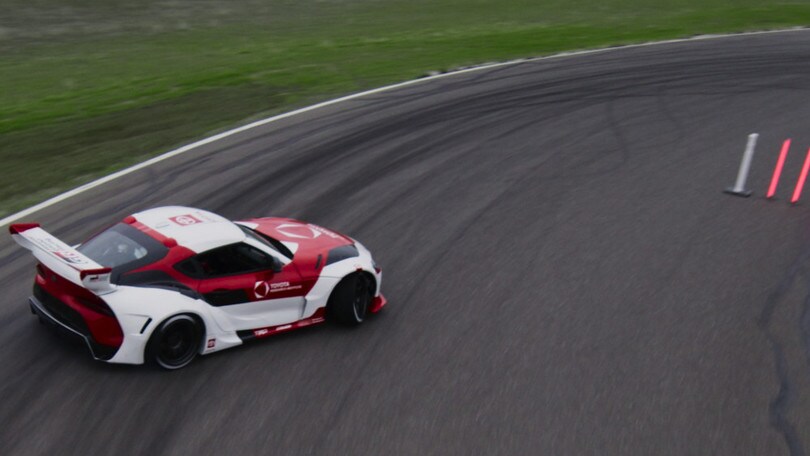 La prima auto a guida autonoma che drifta è una Toyota Supra