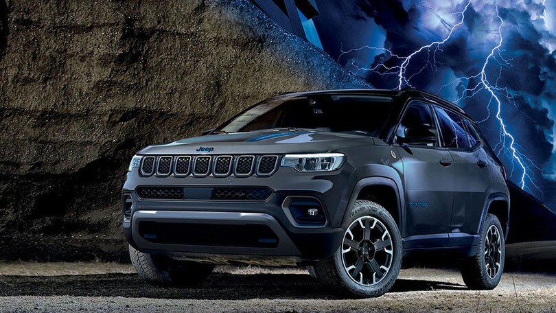 Leasys Rent Plug&Drive e guidi Compass e Renegade 4xe in abbonamento