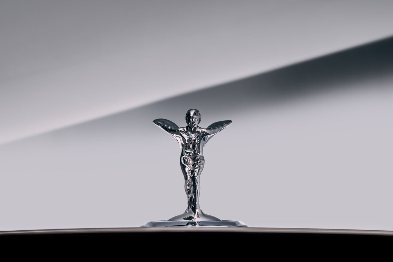 Rolls-Royce, la nuova Spirit of Ecstasy esordirà con Spectre