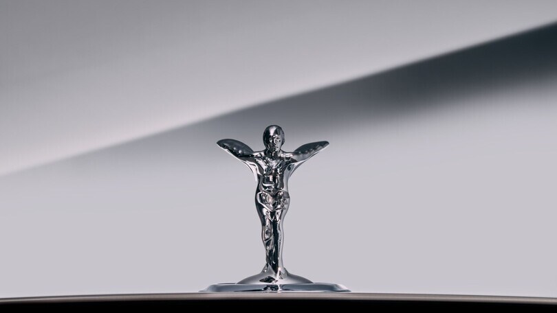 Rolls-Royce, la nuova Spirit of Ecstasy esordirà con Spectre