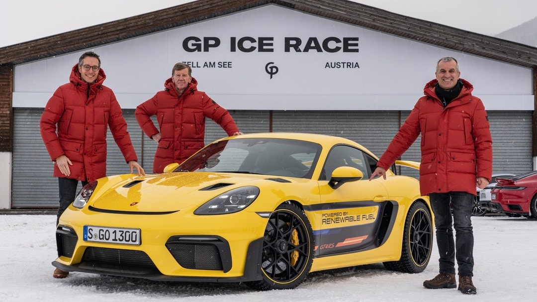Porsche, la 718 Cayman GT4 RS debutta con la benzina sintetica