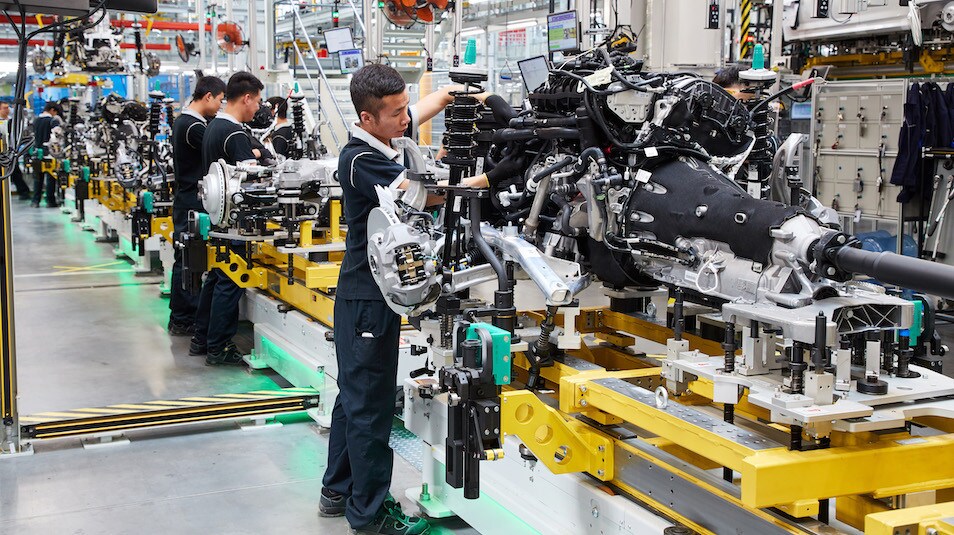 BMW sale al 75% nella joint venture con Brilliance e rinnova