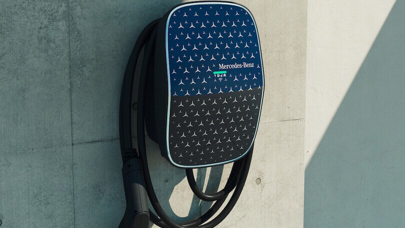 Mercedes, Wallbox da 22 kW con funzioni connesse e OTA in arrivo
