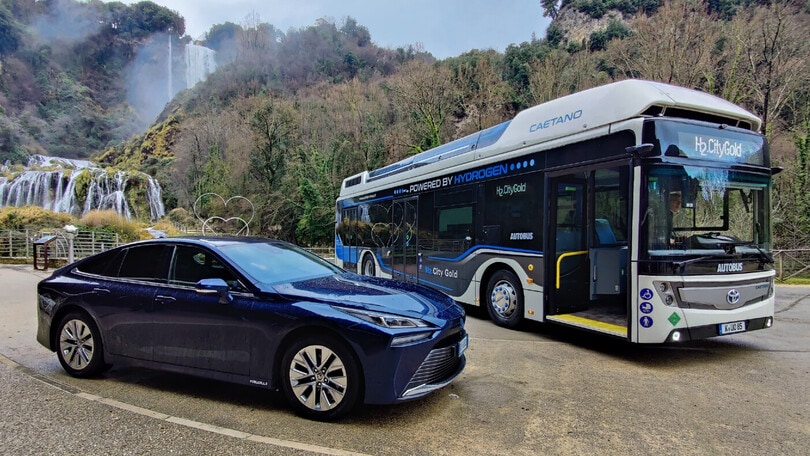 Toyota, la neutralità carbonica passa anche per gli autobus a idrogeno