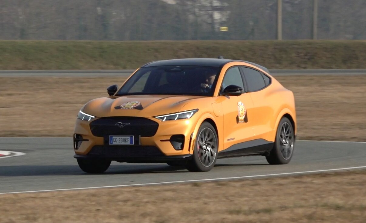 Car of The Year 2022, la prova della Ford Mustang Mach-E