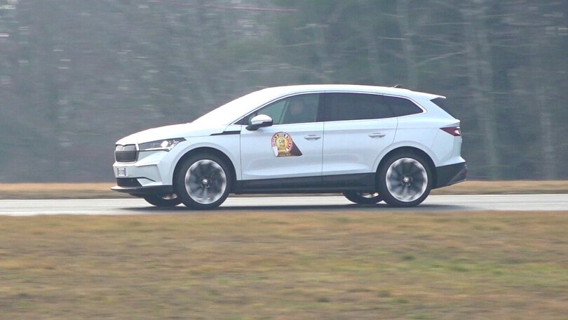 Car of The Year 2022, la prova della Škoda Enyaq iV