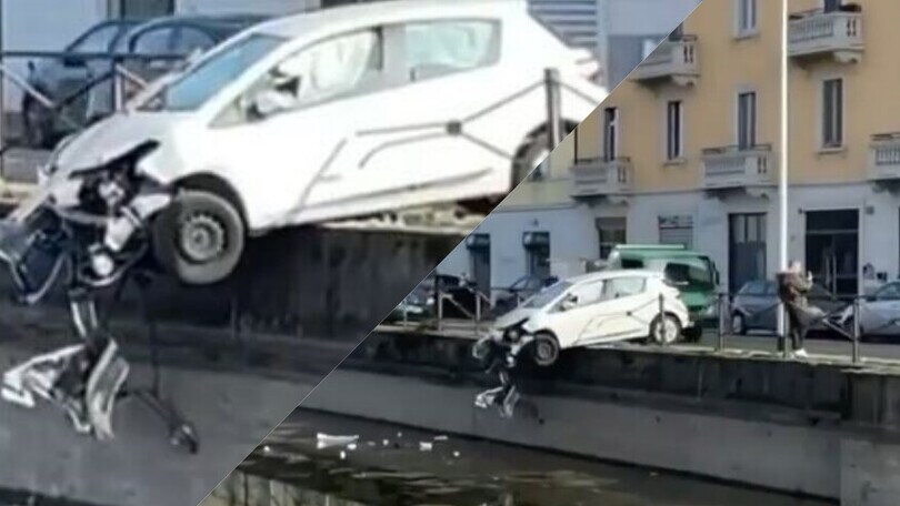 Milano, auto finisce fuori strada e si incastra tra le ringhiere dei Navigli