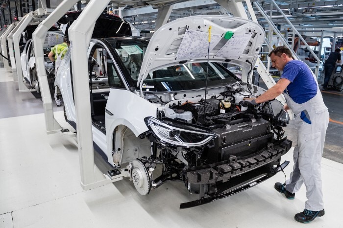La guerra in Ucraina ferma la produzione di VW in Germania
