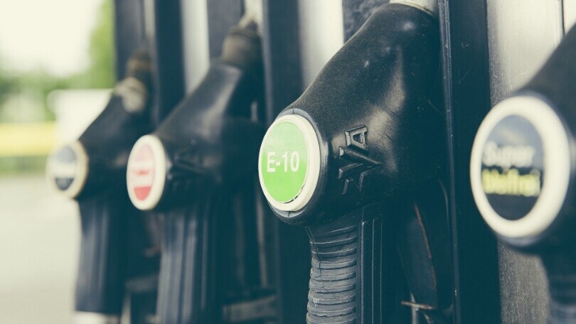 Caro benzina, prezzi in salita e l’Italia cede le scorte di emergenza
