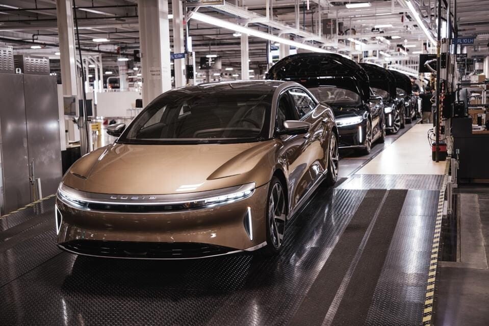 Lucid Air, produzione tagliata per problemi di approvvigionamento