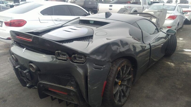 Ferrari SF90 Stradale, in vendita esemplare semidistrutto