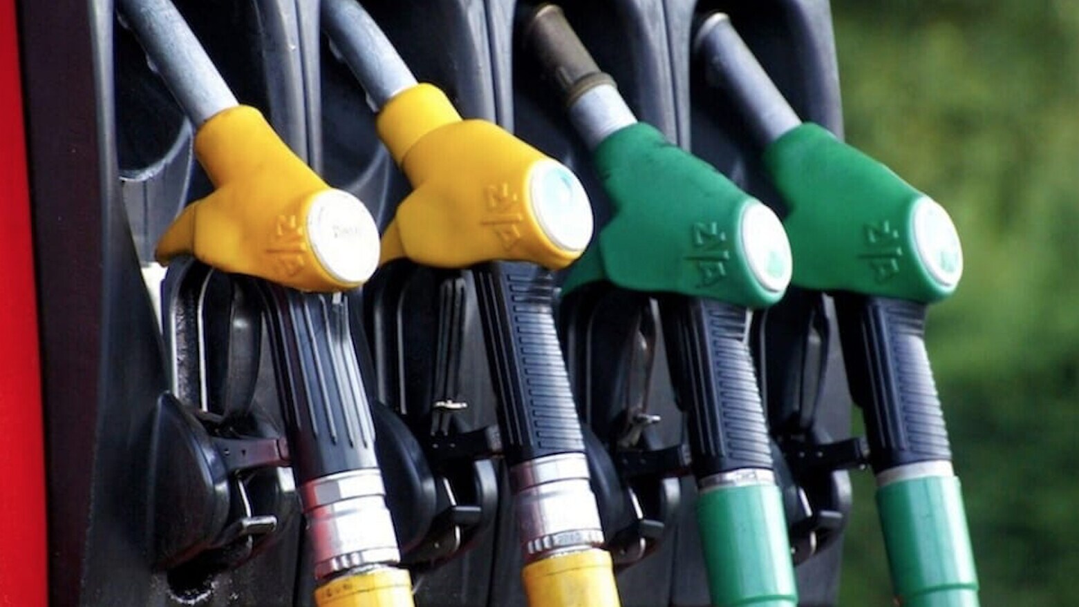 Benzina, prezzi ancora in salita: quanto costa il pieno per le famiglie