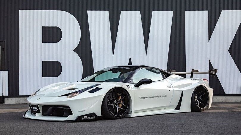 Ferrari 458 Italia, ancora più aggressiva con la cura di Liberty Walk
