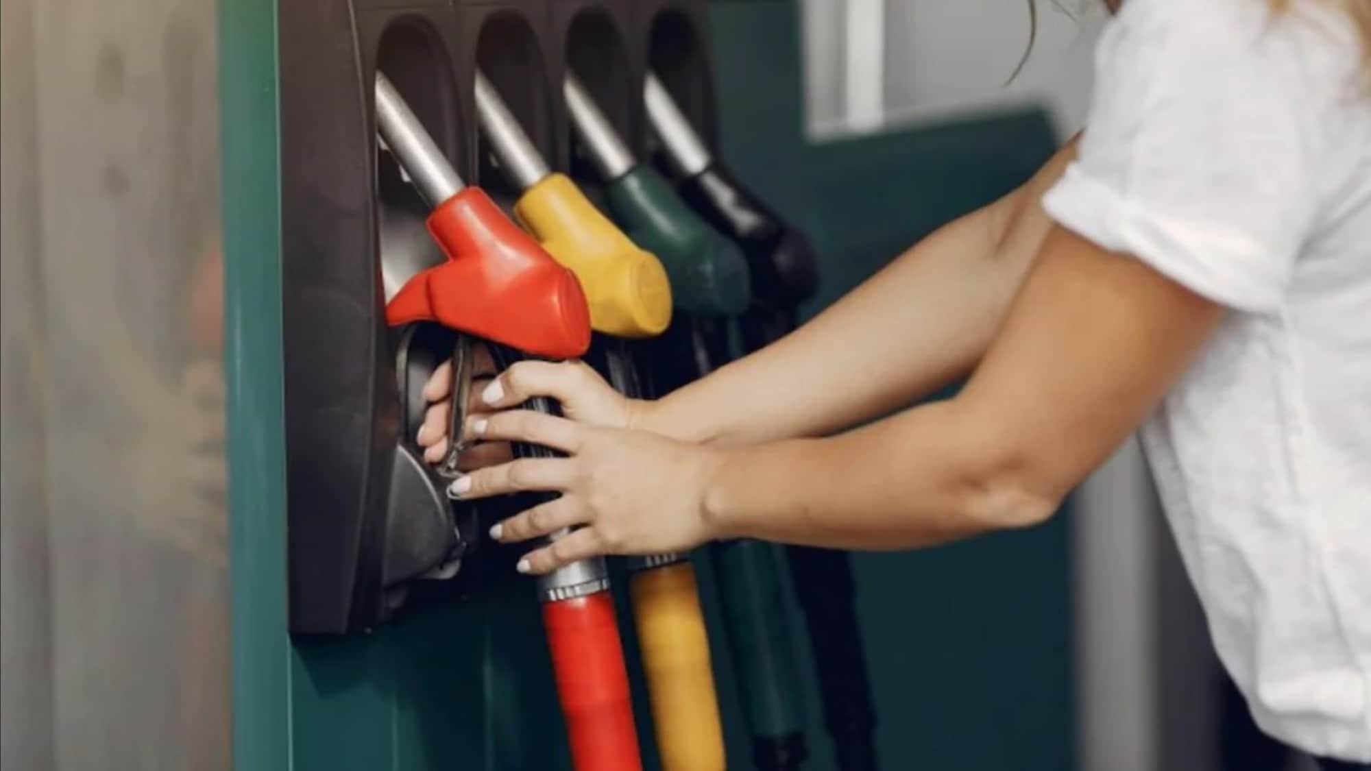 Accise benzina, cosa sono e quanto pesano sul costo del pieno