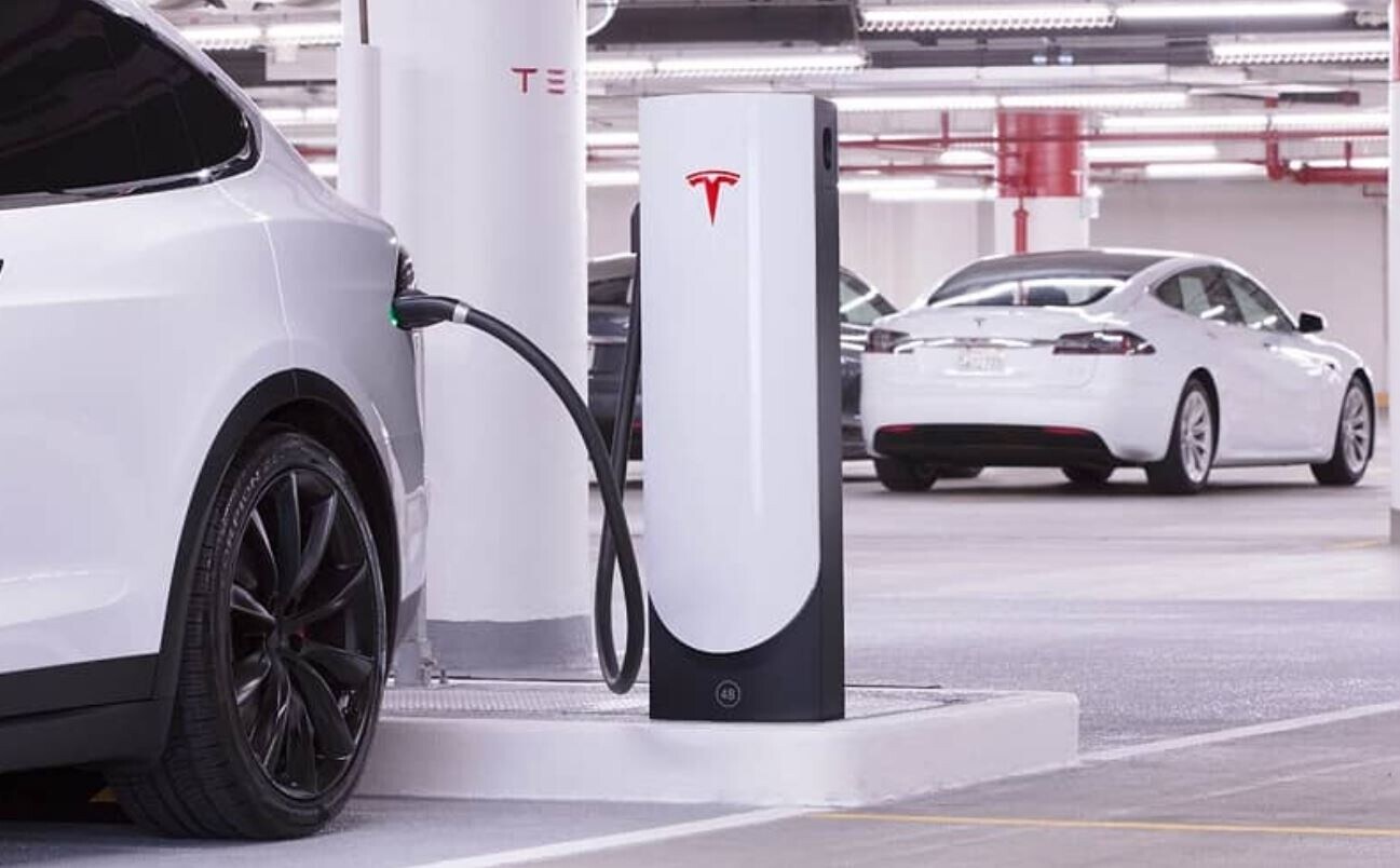 Ricarica la sua Tesla e riceve un conto da 600mila dollari