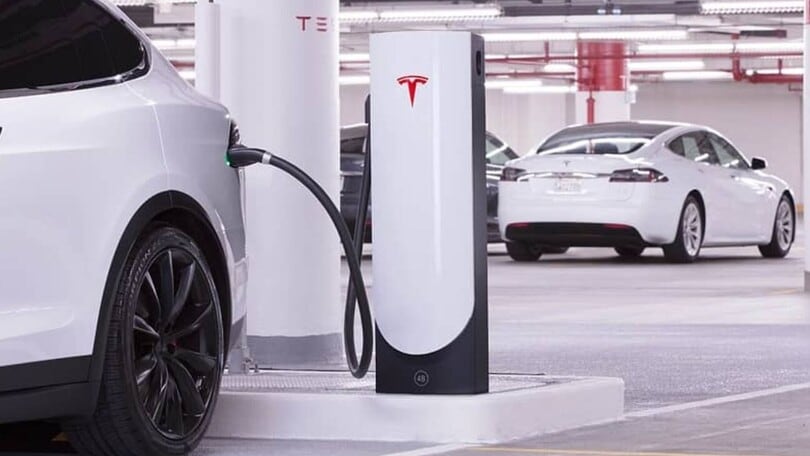 Ricarica la sua Tesla e riceve un conto da 600mila dollari