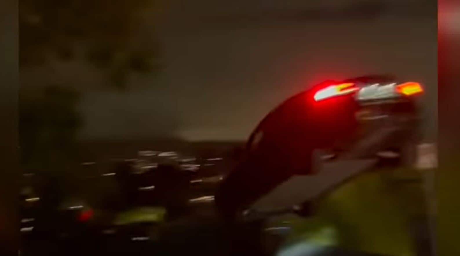 C'è una Tesla “volante” a Los Angeles: la polizia offre 1000 dollari a chi la trova