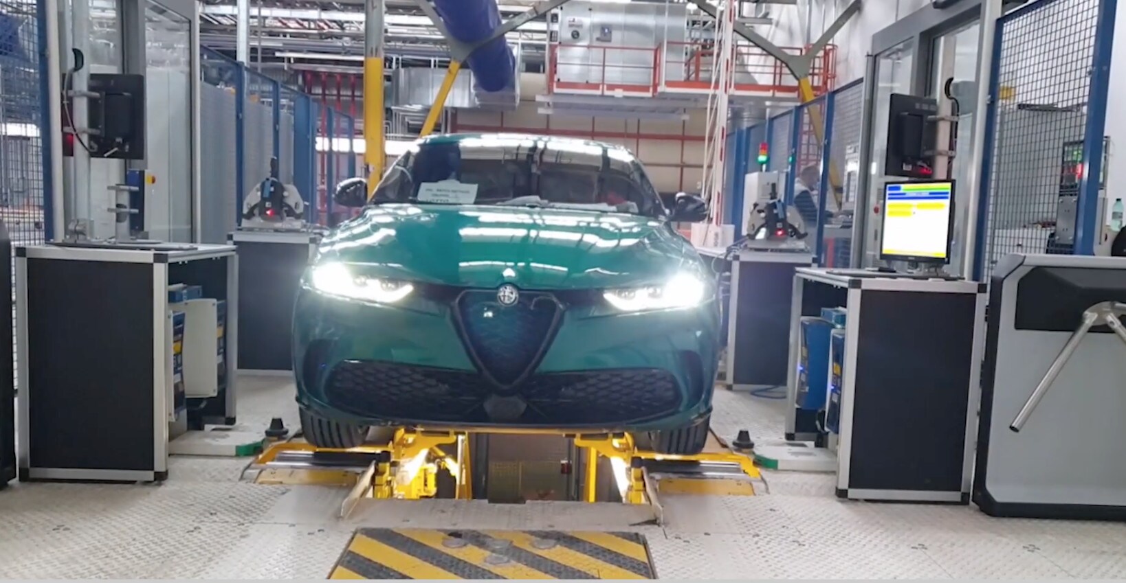 Alfa Romeo Tonale, la linea di montaggio a Pomigliano d'Arco