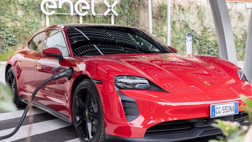 Porsche elettriche, ricarica facile e veloce su rete Enel X