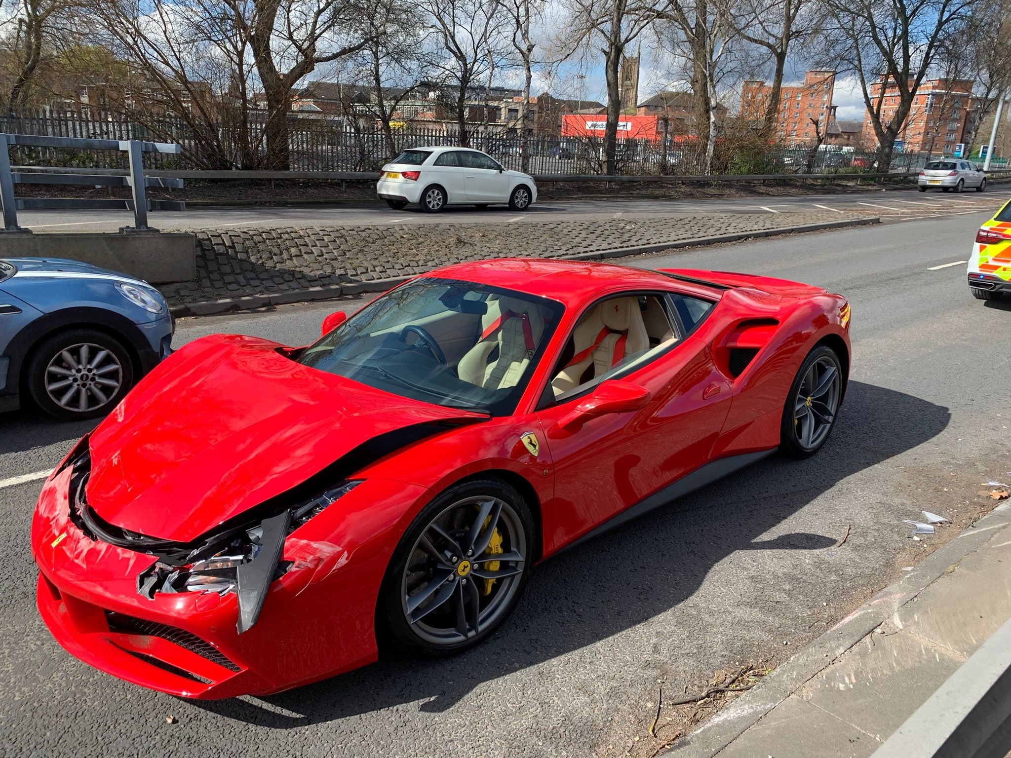 Ritira una nuovissima Ferrari 488 GTB e si schianta dopo appena tre chilometri