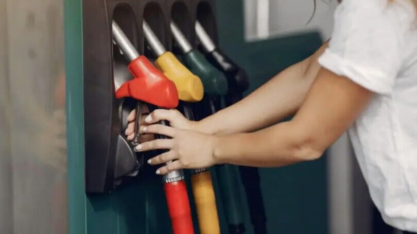 Prezzi benzina ancora troppo alti: la denuncia dell'Unione Consumatori