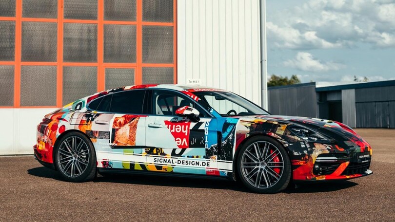 Porsche Panamera diventa un'opera d'arte con Signal Design