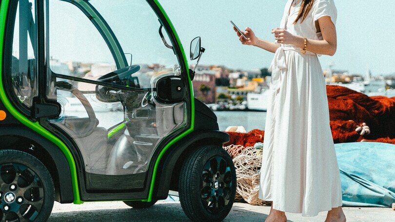 A Procida parte il primo car sharing basato su Birò