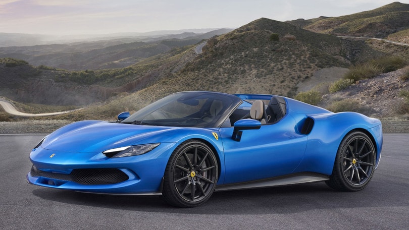 Ferrari 296 GTS, la nuova spider di Maranello
