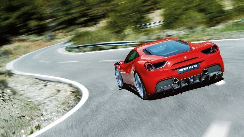 Ferrari, richiamo per più di 2.000 esemplari