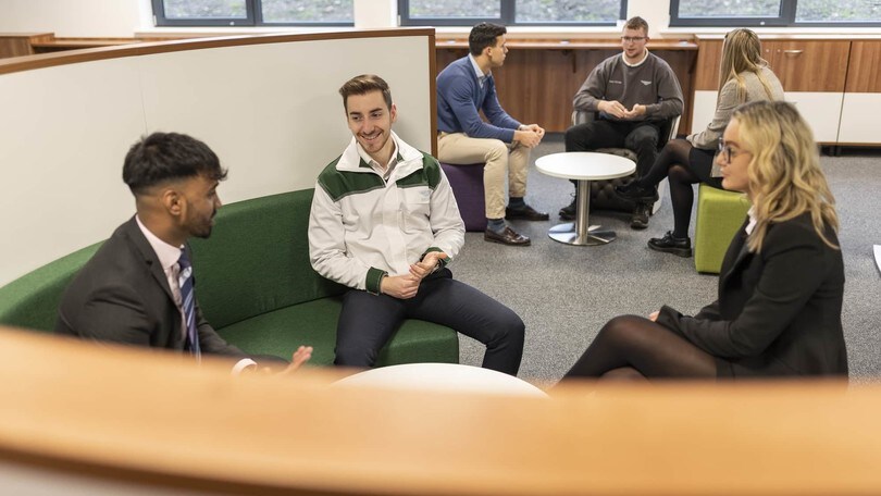 Bentley cerca dei super ingegneri