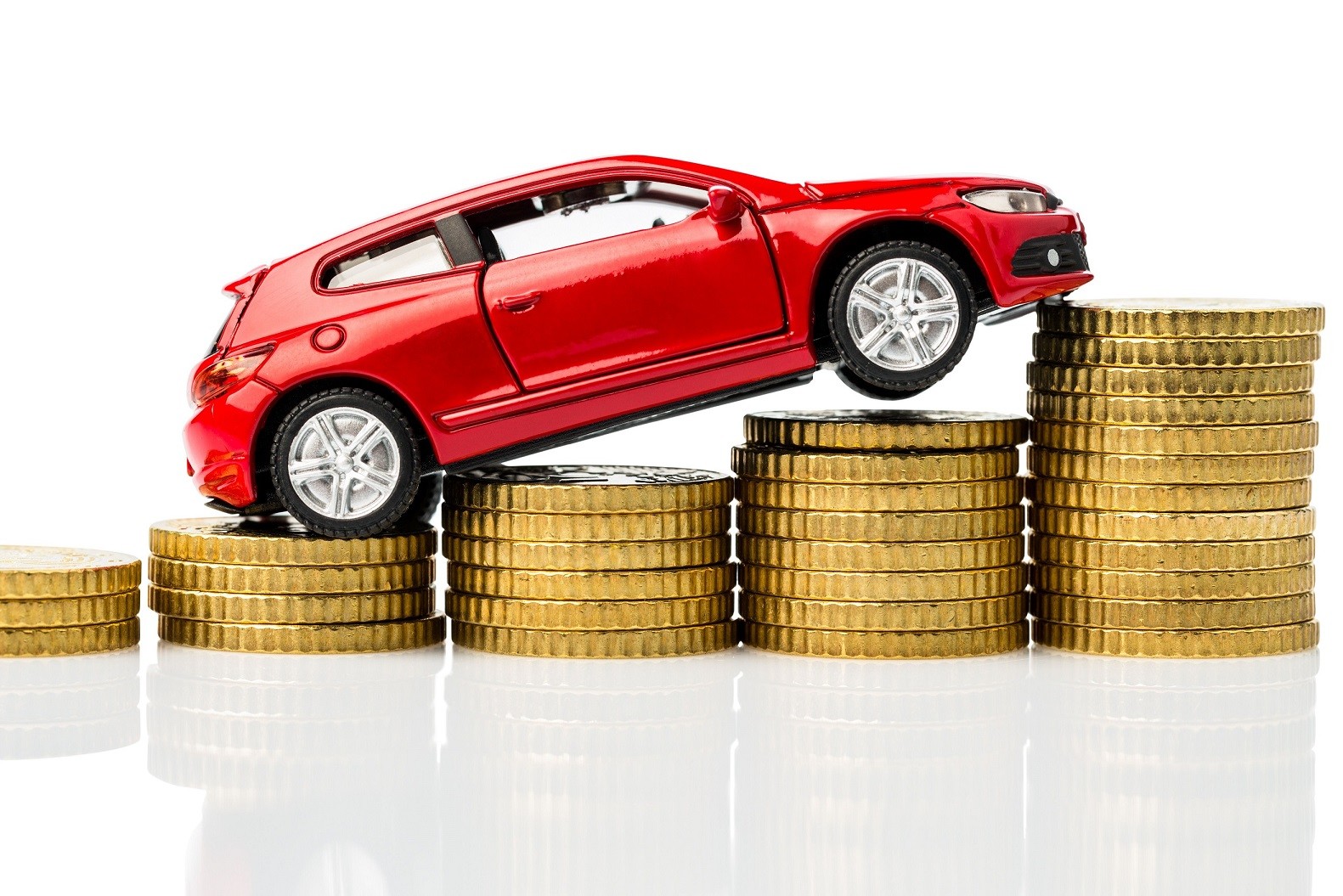 Cresce il costo dell'auto, nel 2021 spesa media di 3.600 euro