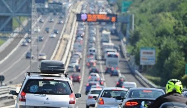 Traffico weekend 1° maggio: autostrade più intense e rischio pioggia