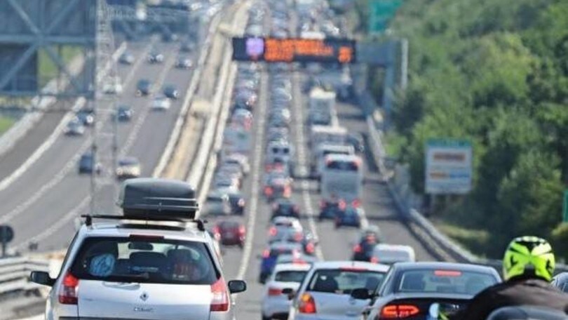 Traffico weekend 1° maggio: autostrade più intense e rischio pioggia