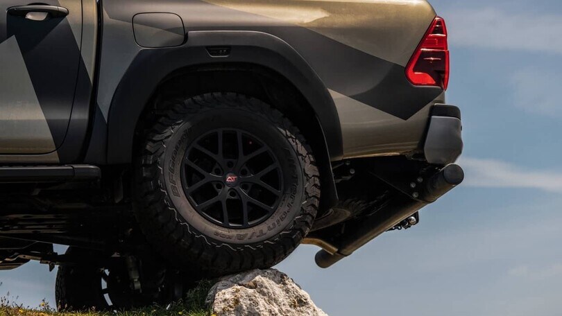 Toyota Hilux Arctic Trucks AT33, super pick-up