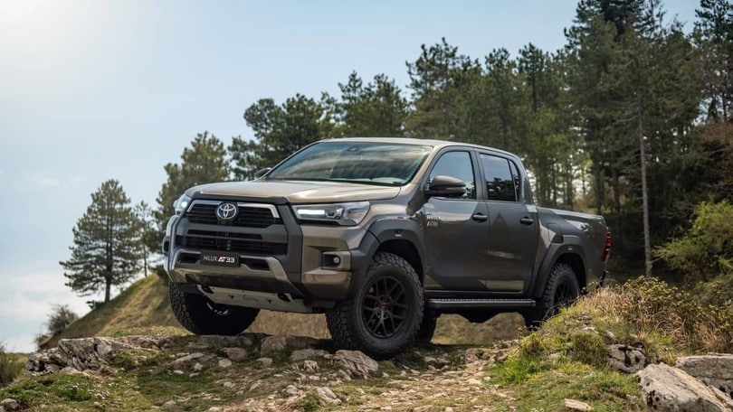Toyota Hilux Arctic Trucks AT33, pick-up pronto ad andare ovunque