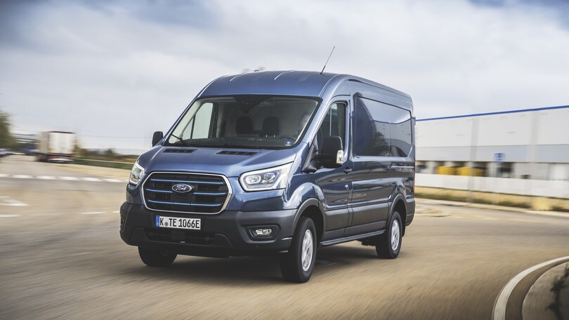 Ford E-Transit primo test in compagnia del definitivo programma “Ford Pro”