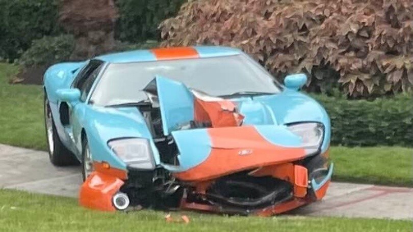 Distrugge la Ford GT da 670mila euro e si scusa: "Non so usare il cambio manuale"