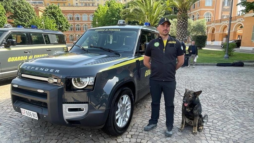 Land Rover Defender, quella della Guardia di Finanza