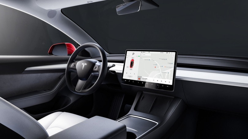 Tesla richiama 130mila auto in USA per un difetto al display