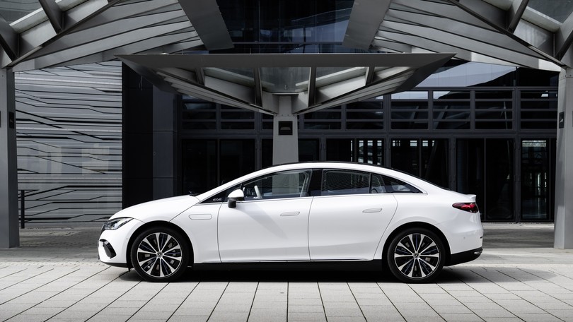 Mercedes EQE, l'ammiraglia elettrica con oltre 600 km di autonomia