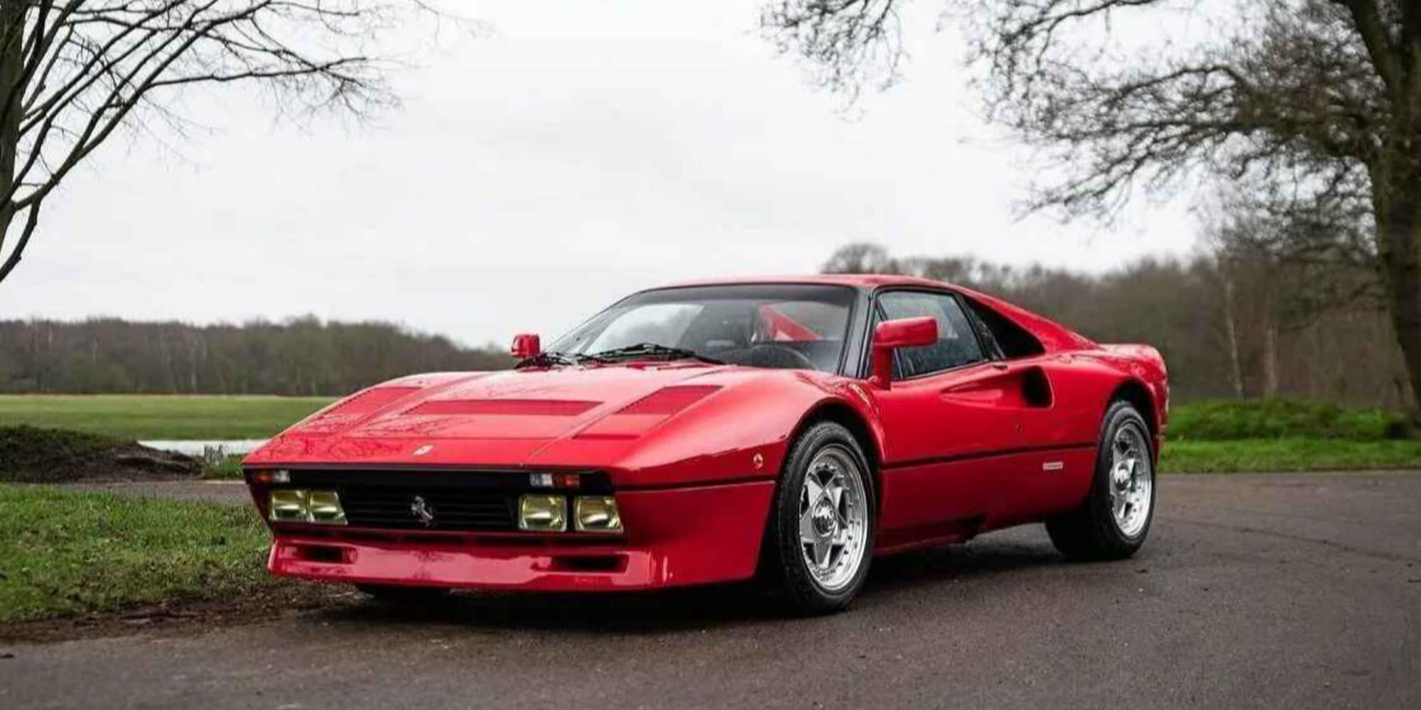 Chiede di provare la Ferrari da 2 milioni ma scappa via