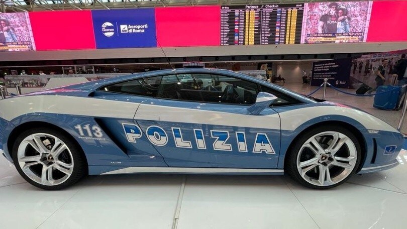 Lamborghini, la Gallardo della Polizia in mostra all'aeroporto di Fiumicino