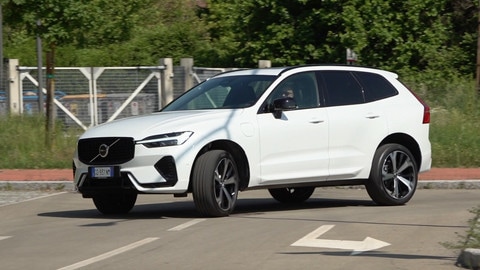 Volvo XC60 T6, la prova del Suv plug-in