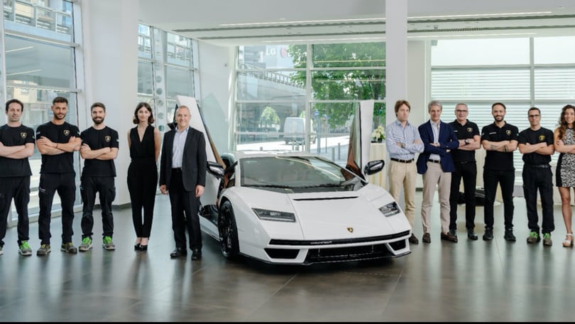 Lamborghini Countach, consegnato a Milano uno dei 112 esemplari