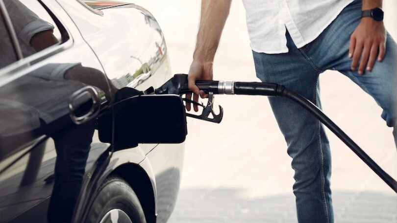 Caro benzina: il costo sale, ora è a 1,952 euro al litro al self