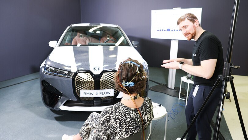 BMW iX Flow, il colore cambia con il pensiero