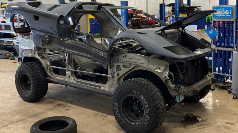 Compra una Lamborghini Diablo, ma la trasforma in una... "Jeeporghini"!